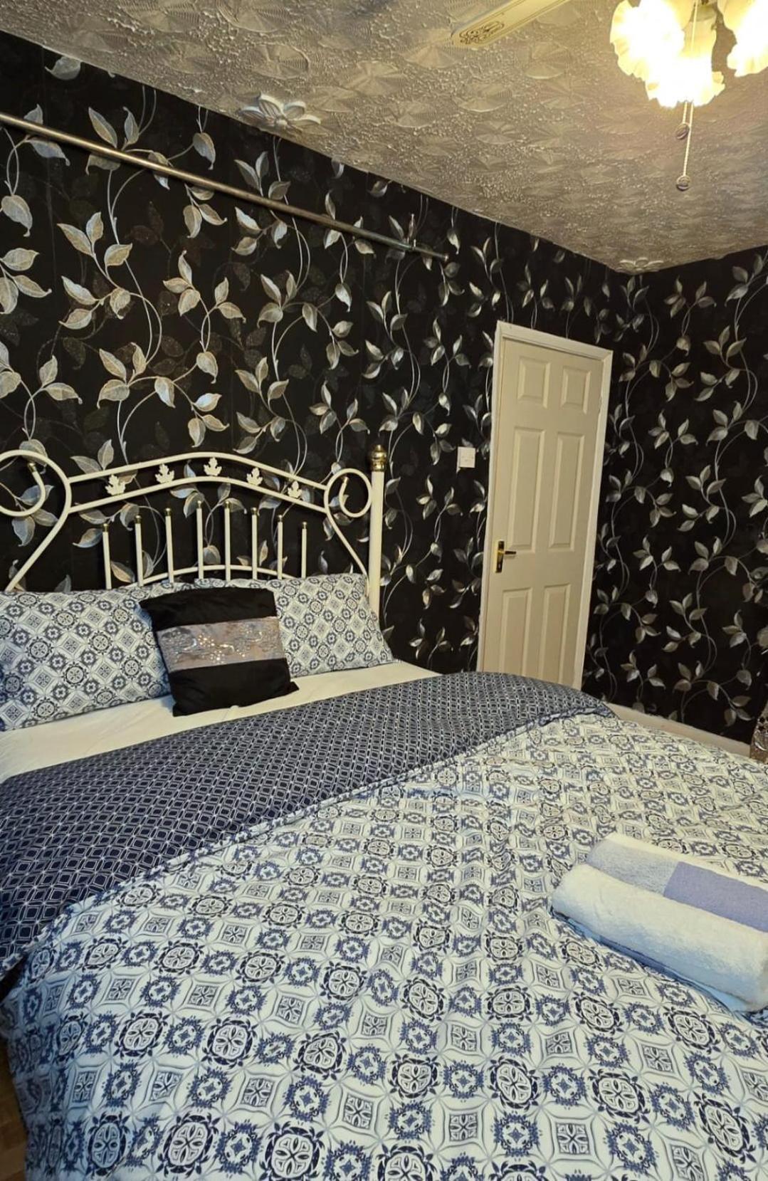 Ritchie Guest House Wigan Exterior photo